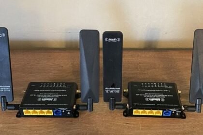 mofi4500 attach google router to wan port